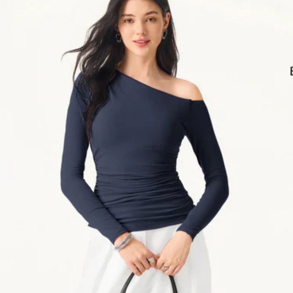 🔹OGL Asymmetrical Off Shoulder Top